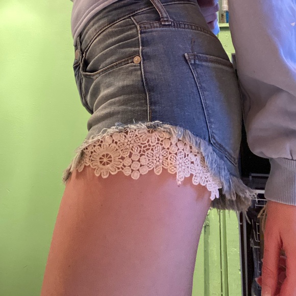 Lace trim high rise denim shorts! - Picture 4 of 5